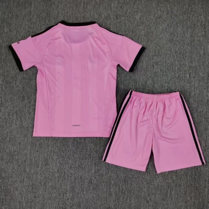 Youth Uniform Kids Kit 2025-2026 Bayern Munich Pink Goalkeeper Soccer Jersey Shorts Child Football Set