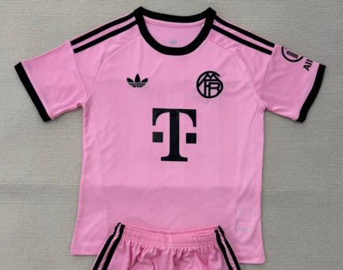 Fan Version 2025-2026 Bayern Munich Pink Goalkeeper Soccer Jersey Bayern Munchen Football Shirt