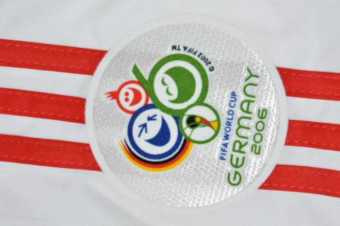 with World Cup Patch Retro Jersey Spain 2006 F.TORRES 9 Away White Soccer Jersey Vintage Football Shirt