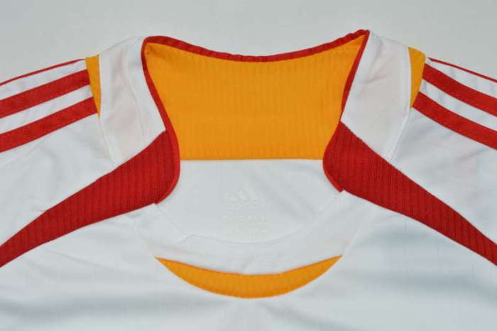 Retro Jersey Spain 2006 Away White Soccer Jersey Vintage Football Shirt