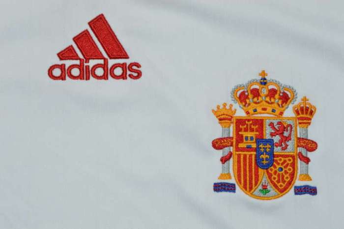 Retro Jersey Spain 2006 Away White Soccer Jersey Vintage Football Shirt