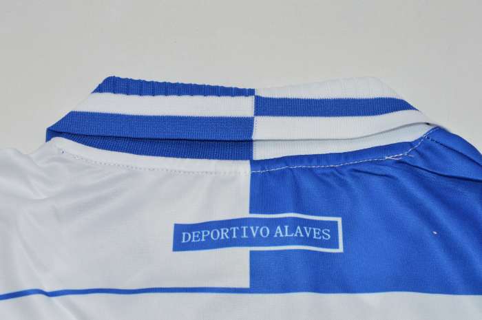 Retro Jersey 2000-2001 Deportivo Alaves JORDI 14 European Home Soccer Jersey Vintage Football Shirt