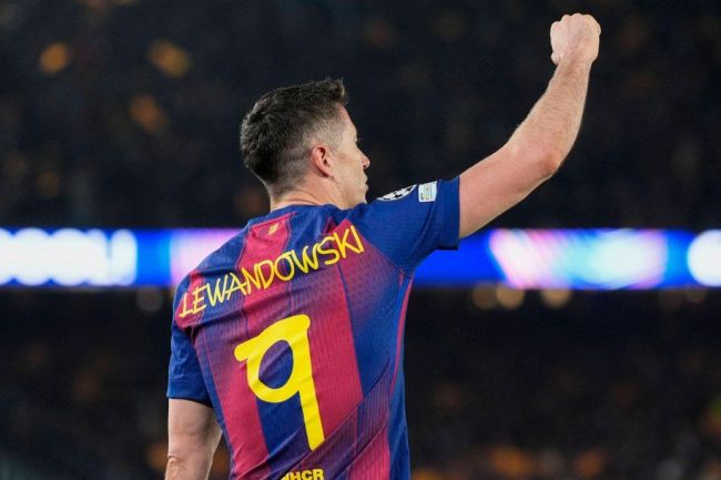 with Special Fonts+UCL Patch Barca Camisetas de Futbol Fans Version 2025-2026 Barcelona LEWANDOWSKI 9 Home Soccer JerseyWS