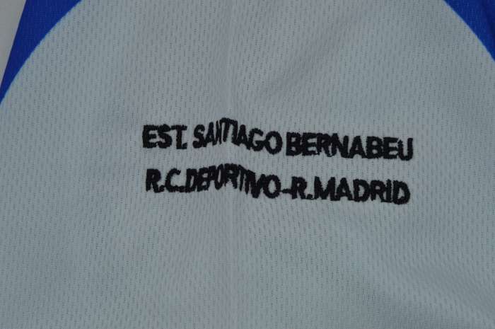 Retro Jersey 2001-2002 Deportivo Alaves VALERON 21 Home Soccer Jersey Vintage Football Shirt