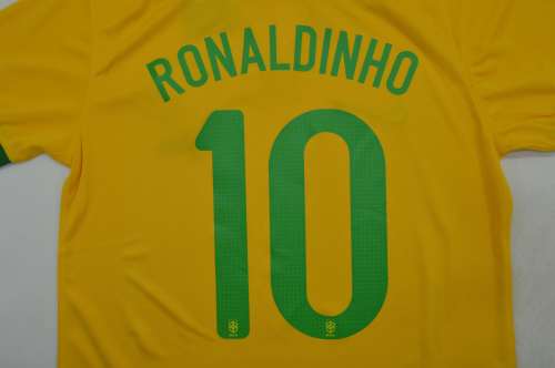 Retro Jersey 2013 Brazil 10 Ronaldinho Home Soccer Jersey Vintage Brasil Camisetas de Futbol