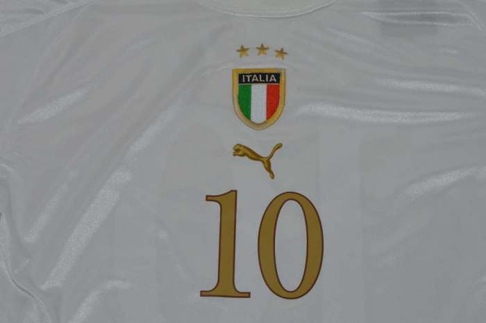 Retro Jersey 2004 Italy TOTTI 10 Away White Soccer Jersey Vintage Football Shirt
