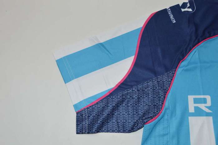 Retro Jersey 2001-2002 Argentina Racing Club 19 Home Soccer Jersey Vintage Football Shirt