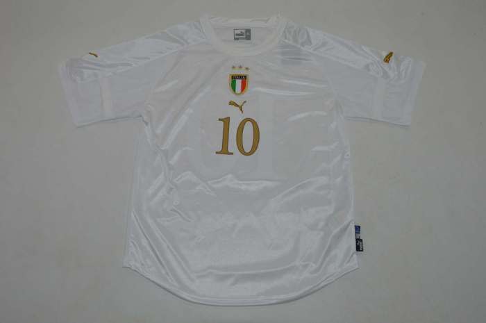 Retro Jersey 2004 Italy TOTTI 10 Away White Soccer Jersey Vintage Football Shirt