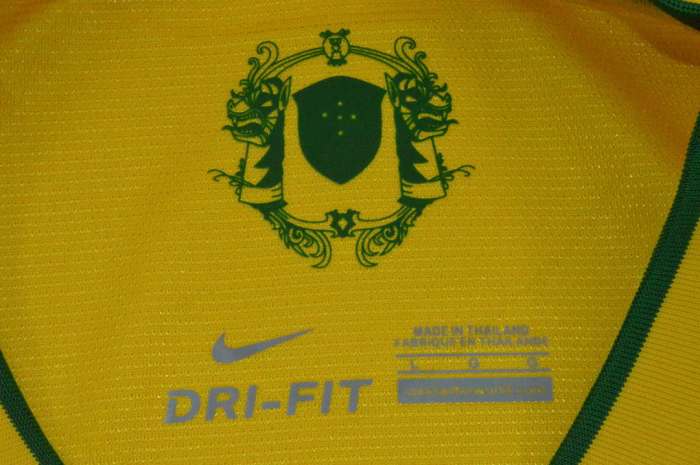 Retro Jersey 2012-2013 Brazil HULK 7 Home Soccer Jersey Vintage Brasil Camisetas de Futbol