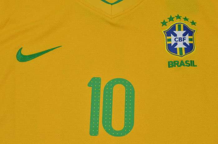 Retro Jersey 2012-2013 Brazil NEYMAR JR .10 Home Soccer Jersey Vintage Brasil Camisetas de Futbol