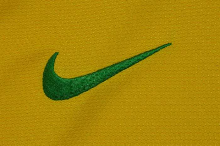 Retro Jersey 2012-2013 Brazil HULK 7 Home Soccer Jersey Vintage Brasil Camisetas de Futbol