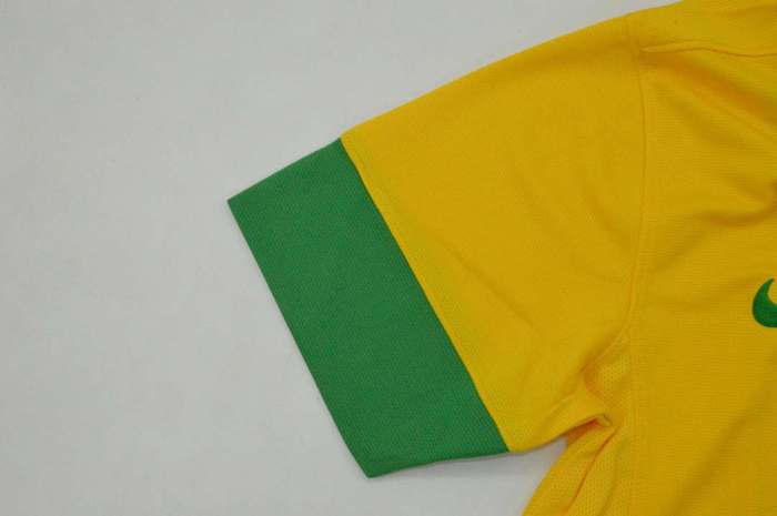 Retro Jersey 2012-2013 Brazil HULK 7 Home Soccer Jersey Vintage Brasil Camisetas de Futbol