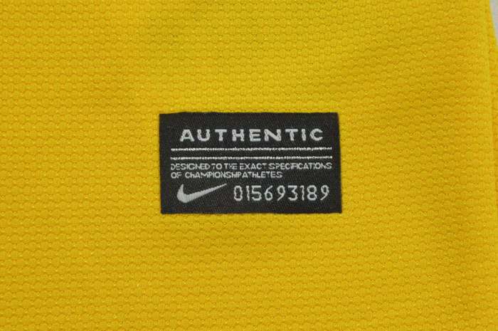 Retro Jersey 2012-2013 Brazil HULK 7 Home Soccer Jersey Vintage Brasil Camisetas de Futbol