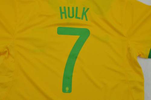 Retro Jersey 2012-2013 Brazil HULK 7 Home Soccer Jersey Vintage Brasil Camisetas de Futbol
