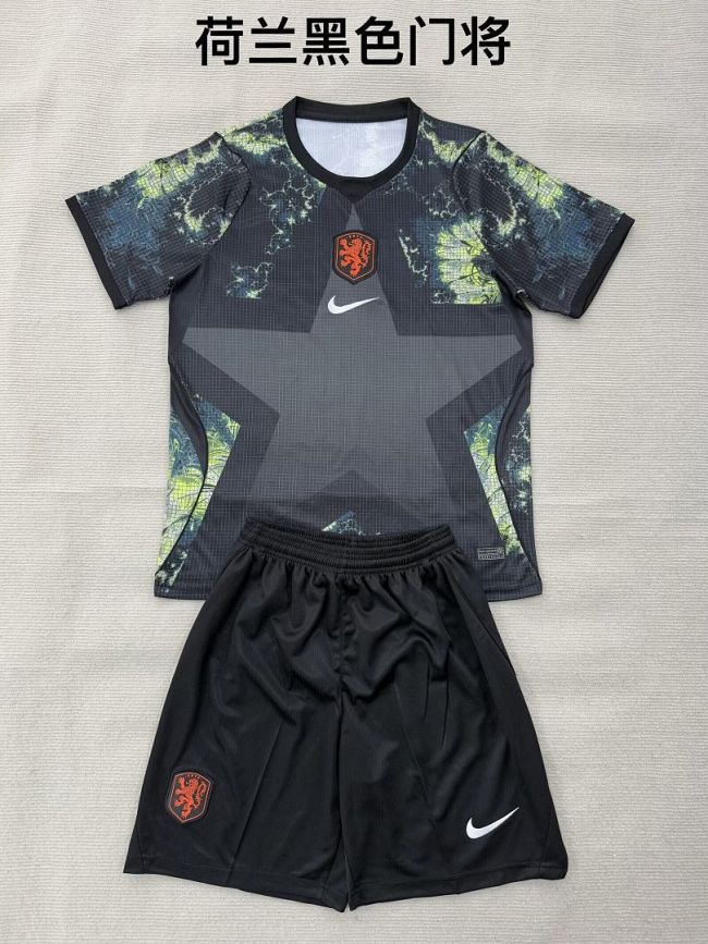 Youth Uniform Kids Kit 2026 Netherlands Black Goalkeeper Soccer Jersey Shorts Child Football Set