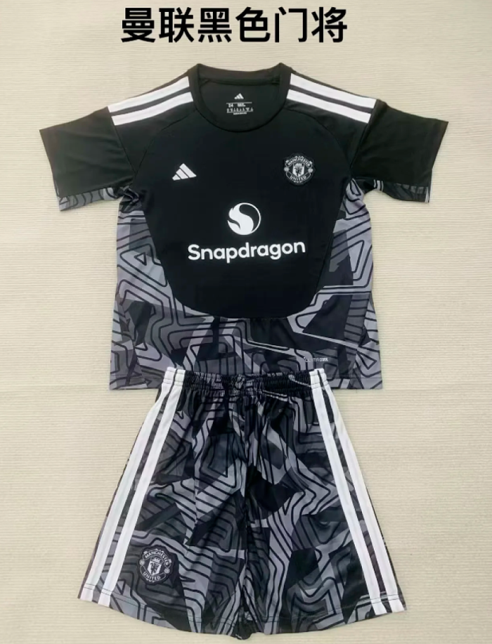 Youth Uniform Kids Kit 2026-2027 Manchester United Black Goalkeeper Soccer Jersey Shorts Child Football Set