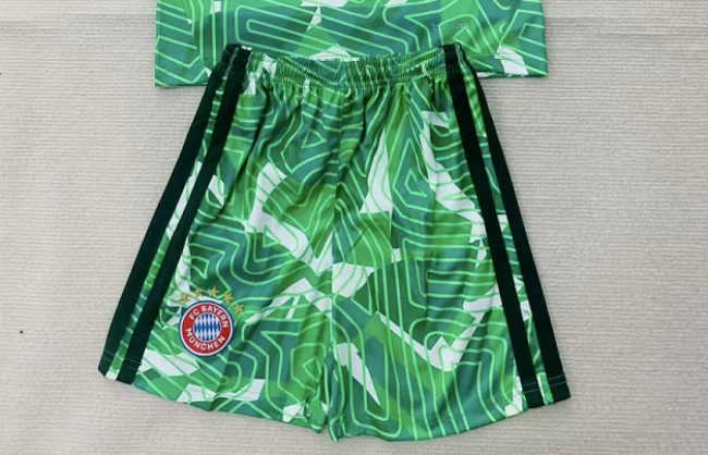 Fan Version 2026-2027 Bayern Munich Green Goalkeeper Soccer Shorts Football Shorts