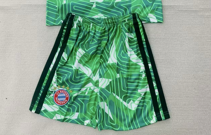 Fan Version 2026-2027 Bayern Munich Green Goalkeeper Soccer Shorts Football Shorts