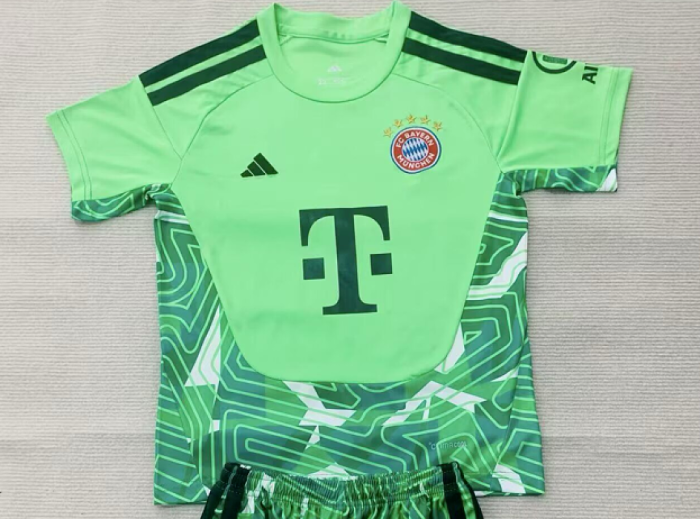 Fan Version 2026-2027 Bayern Munich Green Goalkeeper Soccer Jersey Bayern Munchen Football Shirt