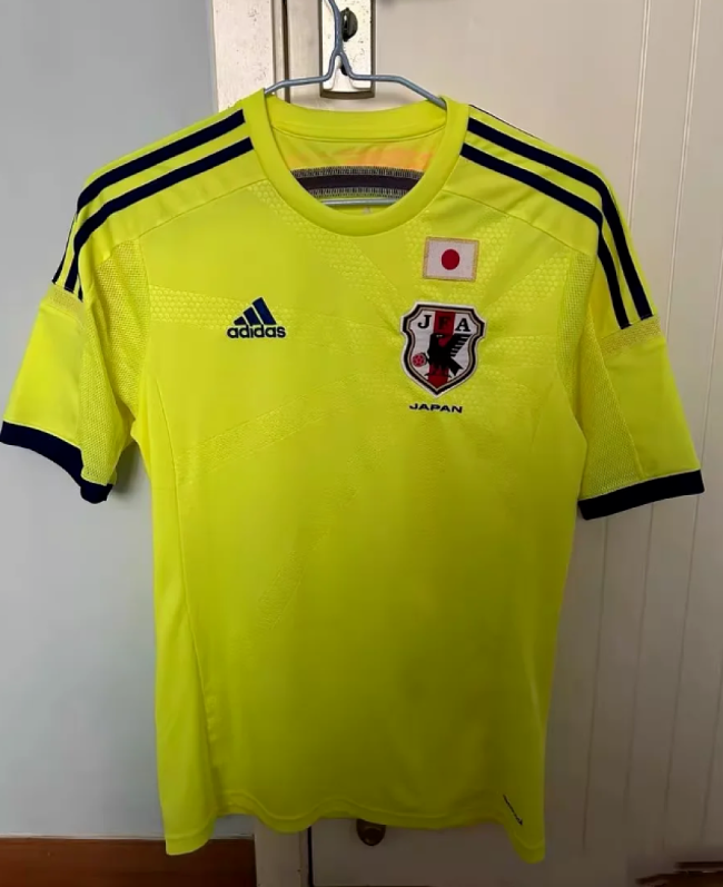 Retro Jersey 2014 Japan Away Yellow Soccer Jersey Vintage Football Shirt