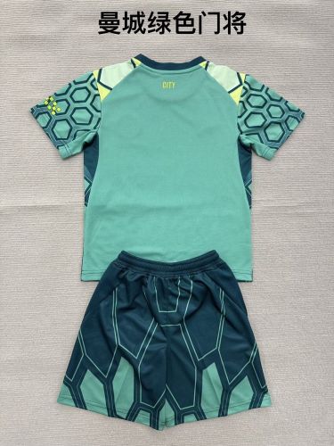Youth Uniform Kids Kit 2026-2027 Manchester City Green Goalkeeper Soccer Jersey Shorts Child Football Set