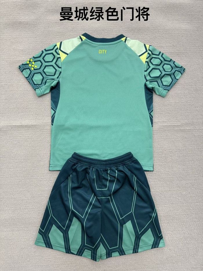 Youth Uniform Kids Kit 2026-2027 Manchester City Green Goalkeeper Soccer Jersey Shorts Child Football Set