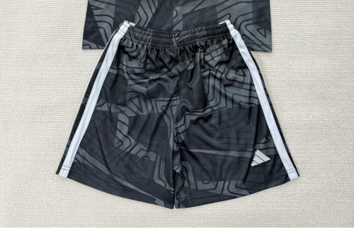 Fan Version 2026-2027 Real Madrid Black Goalkeeper Soccer Shorts Football Shorts