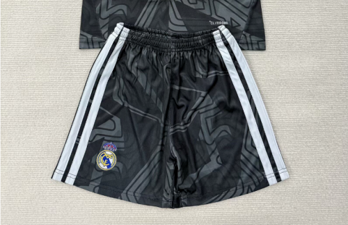 Fan Version 2026-2027 Real Madrid Black Goalkeeper Soccer Shorts Football Shorts