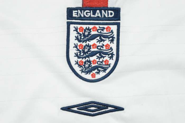 Long Sleeve Retro Jersey 2004 England Home Soccer Jersey Vintage Football Shirt