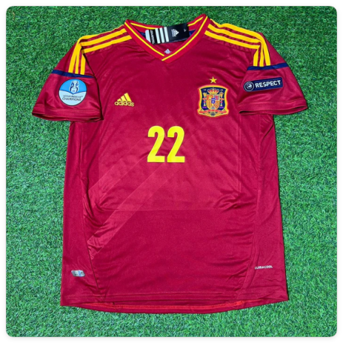 with Euro Patch Retro Jersey 2012 Spain Thiago Alcantara 22 Home Soccer Jersey Vintage Camiseta de España Football Shirt