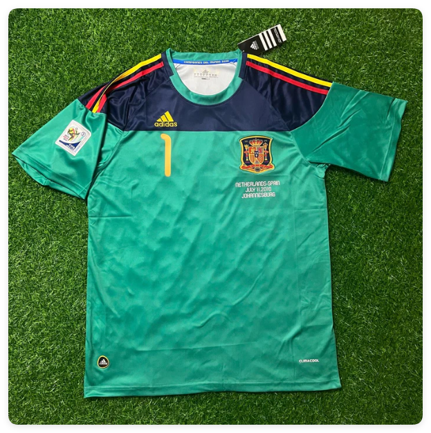 with Front Lettering+World Cup Patch Retro Jersey 2010 Spain Iker Casillas 1 Green Goalkeeper Soccer Jersey Vintage Football Shirt