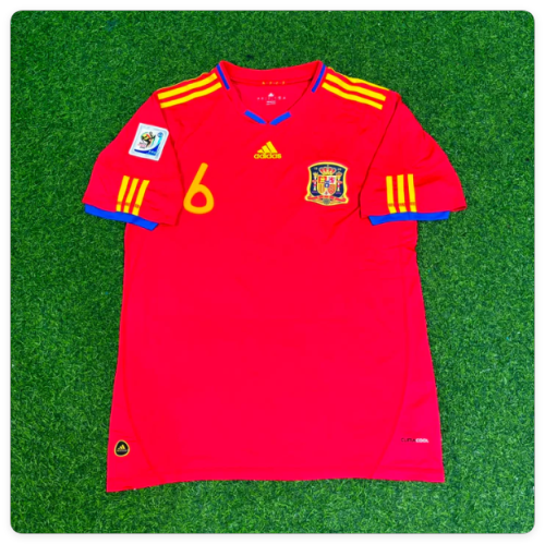 with World Cup Patch Retro Jersey Spain 2010 Andrés Iniesta 6 Home Soccer Jersey Vintage Football Shirt
