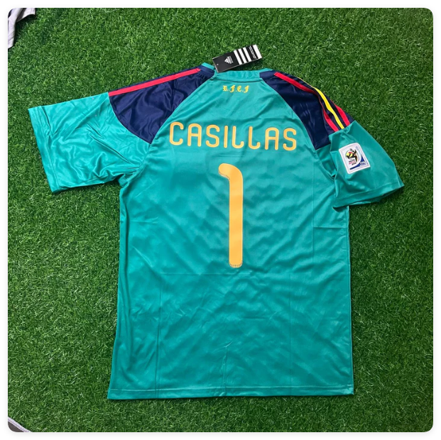 with Front Lettering+World Cup Patch Retro Jersey 2010 Spain Iker Casillas 1 Green Goalkeeper Soccer Jersey Vintage Football Shirt
