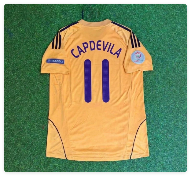 with Euro Patch Retro Jersey 2008 Spain Joan Capdevila 11 Away Golden Soccer Jersey Camiseta de España Football Shirt