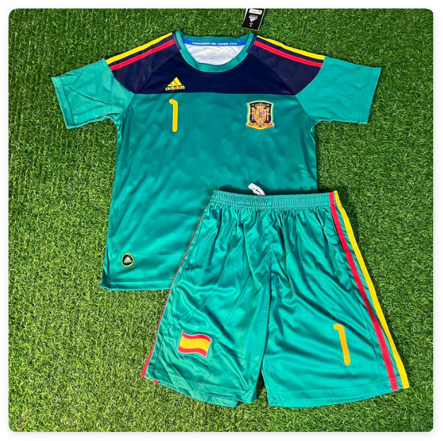 Retro Youth Uniform Kids Kit 2010 Spain Iker Casillas 1 Green Goalkeeper Soccer Jersey Shorts Child Football Set