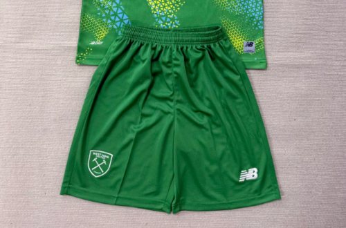Fan Version 2026-2027 West Ham United Green Goalkeeper Soccer Shorts Football Shorts