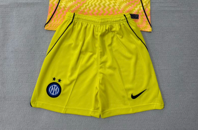 Fan Version 2026-2027 Inter Milan Yellow Goalkeeper Soccer Shorts Football Shorts
