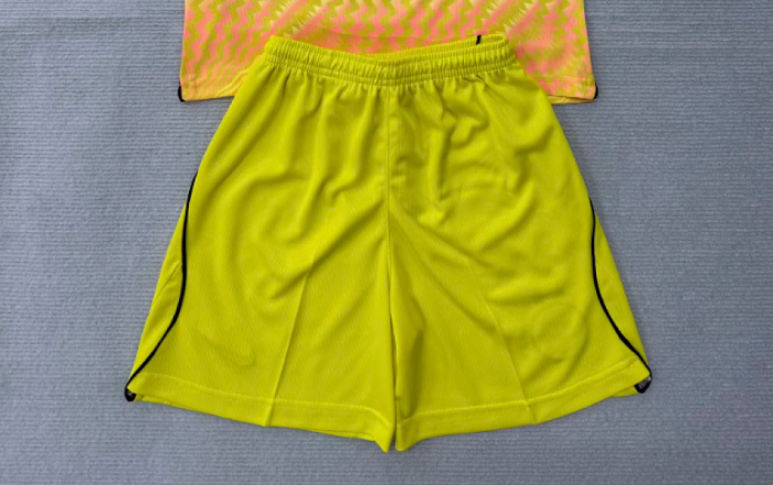 Fan Version 2026-2027 Inter Milan Yellow Goalkeeper Soccer Shorts Football Shorts