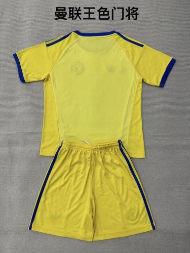 Youth Uniform Kids Kit 2026-2027 Manchester United Yellow Goalkeeper Soccer Jersey Shorts Child Football Set