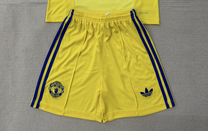 Fan Version 2026-2027 Manchester United Yellow Goalkeeper Soccer Shorts Football Shorts