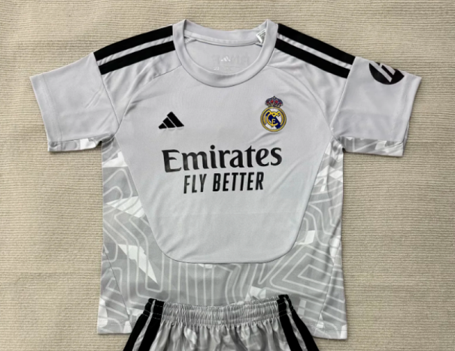 Fan Version 2026-2027 Real Madrid Grey Goalkeeper Soccer Jersey Real Football Shirt