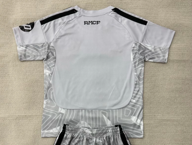 Fan Version 2026-2027 Real Madrid Grey Goalkeeper Soccer Jersey Real Football Shirt