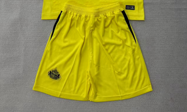 Fan Version 2026-2027 Sunderland Yellow Goalkeeper Soccer Shorts Football Shorts