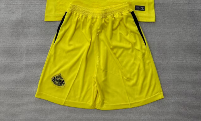 Fan Version 2026-2027 Sunderland Yellow Goalkeeper Soccer Shorts Football Shorts