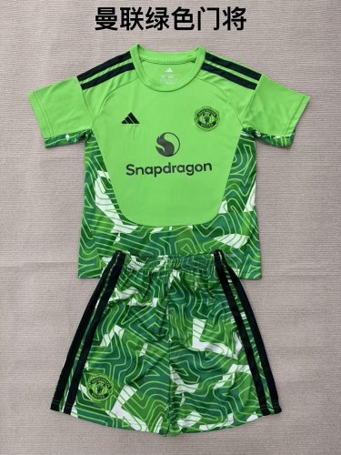 Youth Uniform Kids Kit 2026-2027 Manchester United Green Goalkeeper Soccer Jersey Shorts Child Football Set