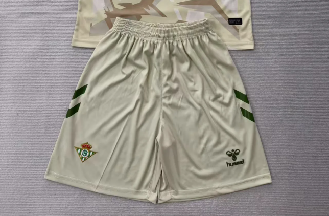 Fan Version 2026-2027 Real Betis Light Yellow Goalkeeper Soccer Shorts Football Shorts