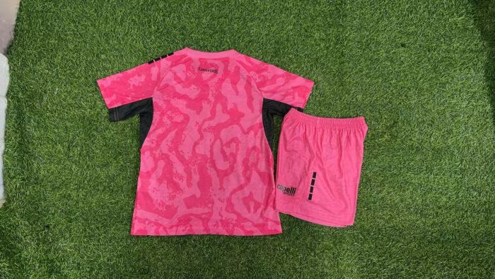 Player Version Youth Uniform Kids Kit 2026 Cape Verde Pink Goalkeeper Soccer Jersey Shorts Child Football Set