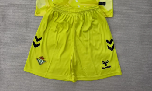 Fan Version 2026-2027 Real Betis Yellow Goalkeeper Soccer Shorts Football Shorts