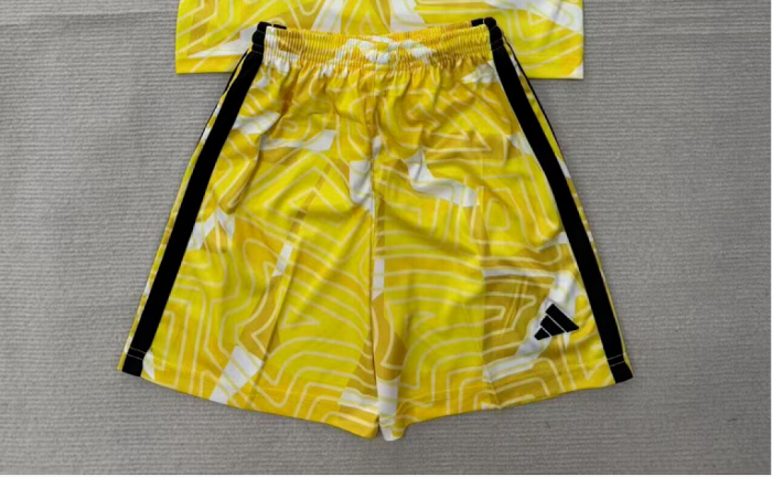 Fan Version 2026-2027 Liverpool Yellow Goalkeeper Soccer Shorts Football Shorts