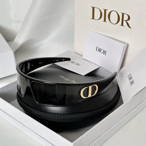 VeryDior M1U - Black Mask Sunglasses